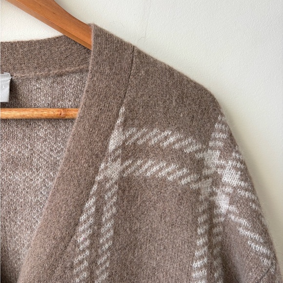 Everlane Alpaca V Neck Cropped Cardigan - Picture 8 of 13